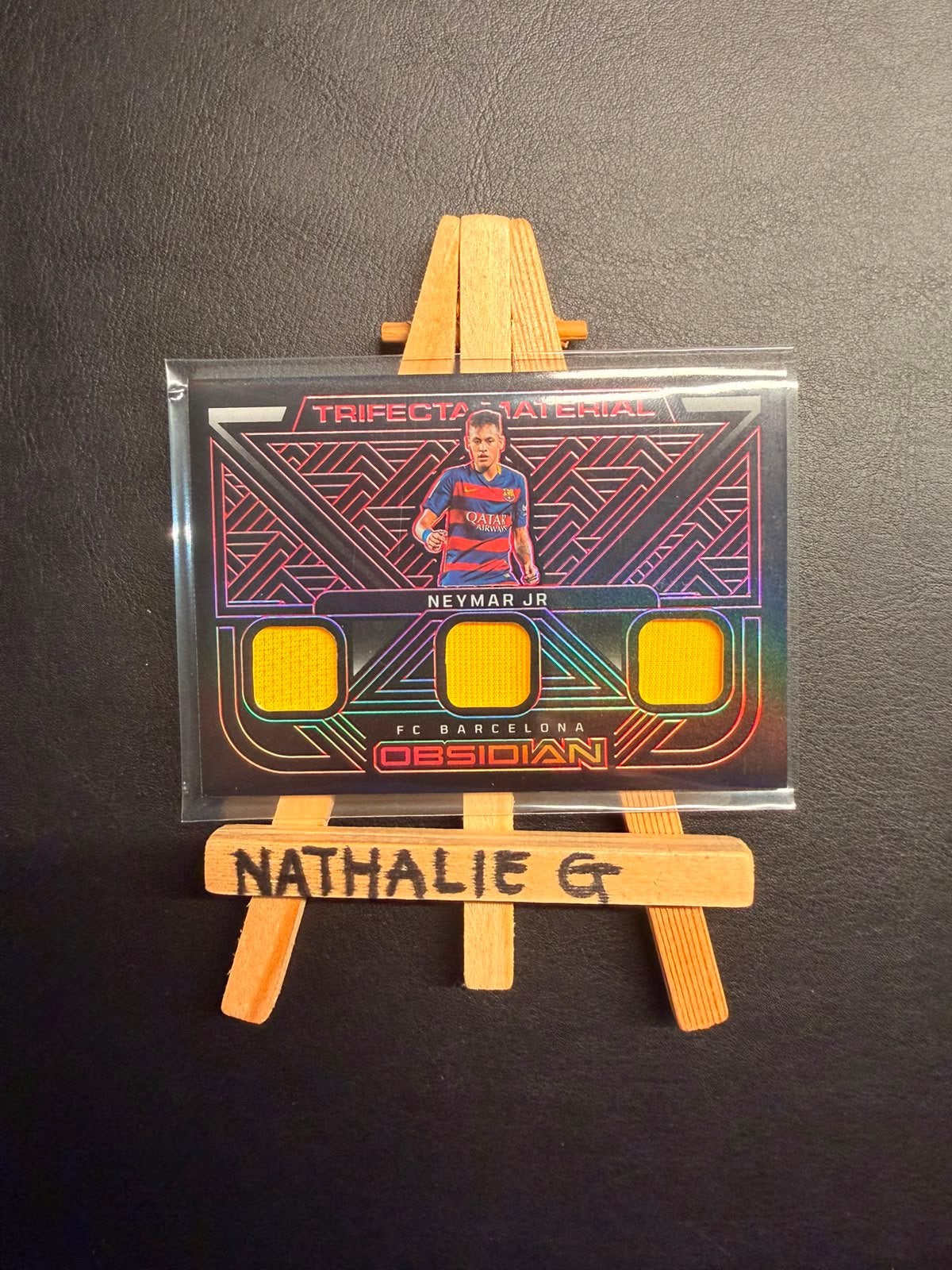2022-23 Panini Obsidian Trifecta 05/25 Neymar Jr Triple, Verzamelen, Sportartikelen en Voetbal, Ophalen of Verzenden, Nieuw, Buitenlandse clubs