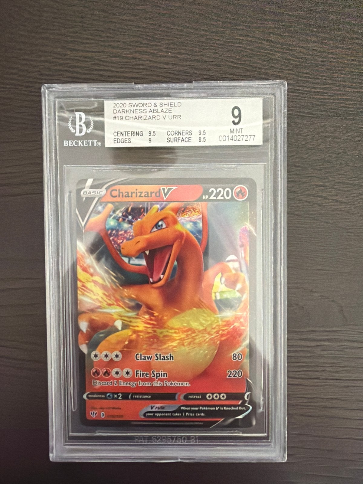Charizard V 19, Darkness Ablaze, BGS 9, Verzenden, Zo goed als nieuw, Losse kaart, Foil