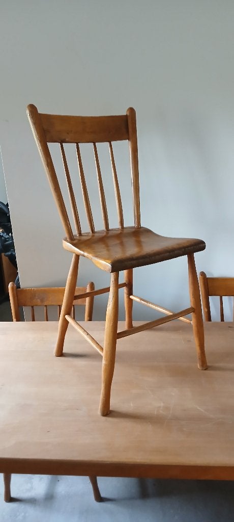 4 Houten stoelen met spijlen, Huis en Inrichting, Ophalen, Gebruikt, Bruin, Vintage - Retro