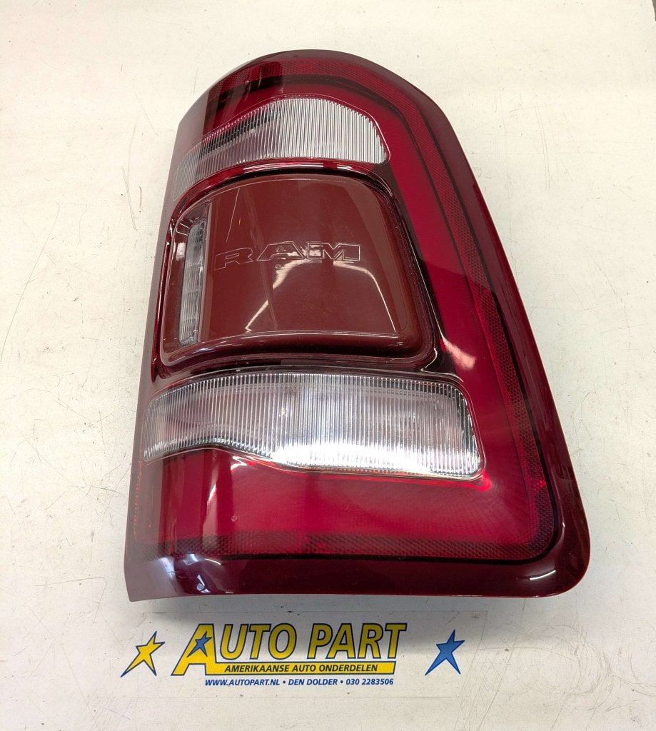 Dodge Ram LED achterlicht 2019-2026, Gebruikt, PO Box 21-8004 | Auburn Hills, MI 48321-8004, Amerikaanse onderdelen, Ophalen of Verzenden
