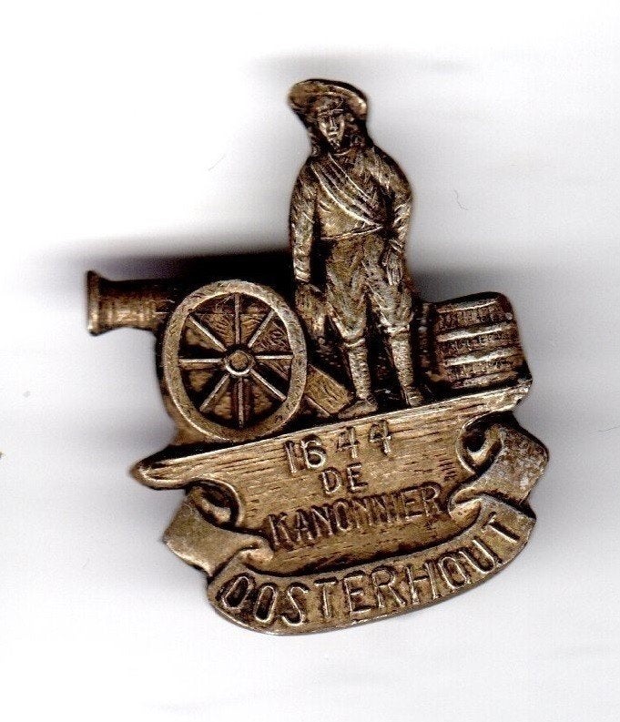 BROCHE DE KANONNIER 1644 OOSTERHOUT KANON 2e (A2), Ophalen of Verzenden, Gebruikt, Overige onderwerpen