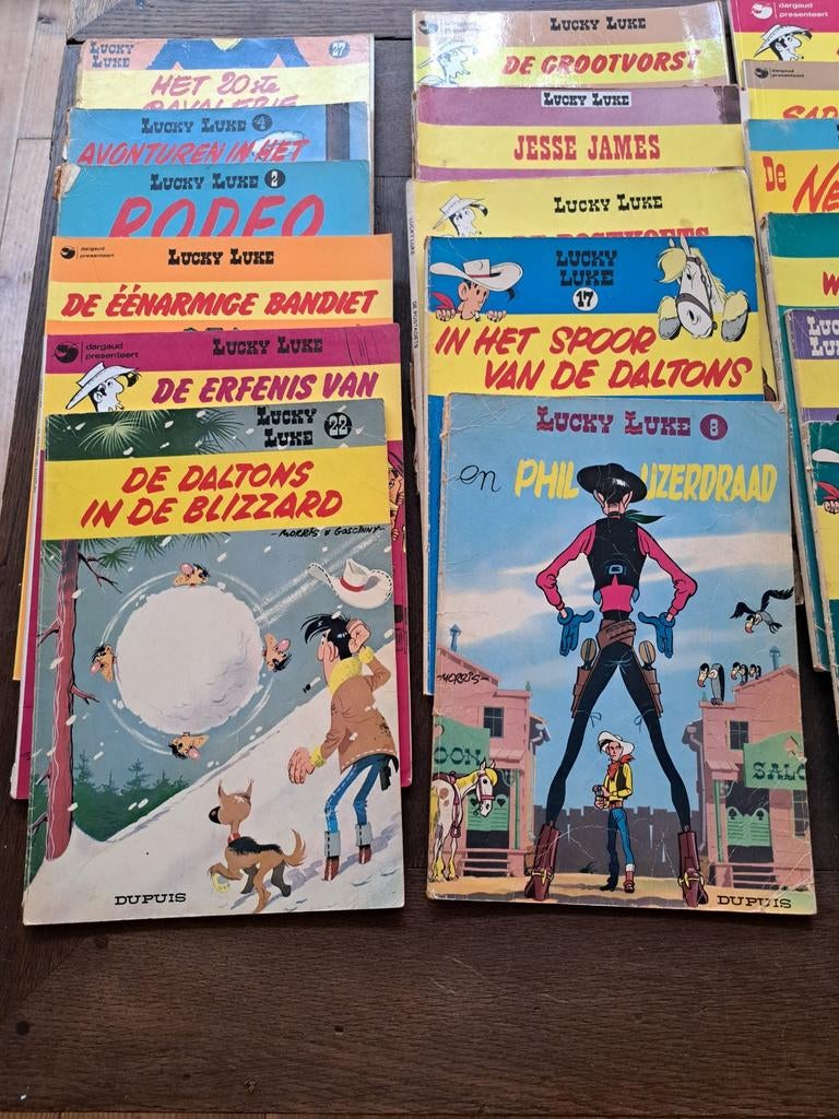 Grote collectie Lucky Luke en Kuifje stripboeken totaal 127, Boeken, Stripboeken, Meerdere stripboeken, Ophalen, Gelezen