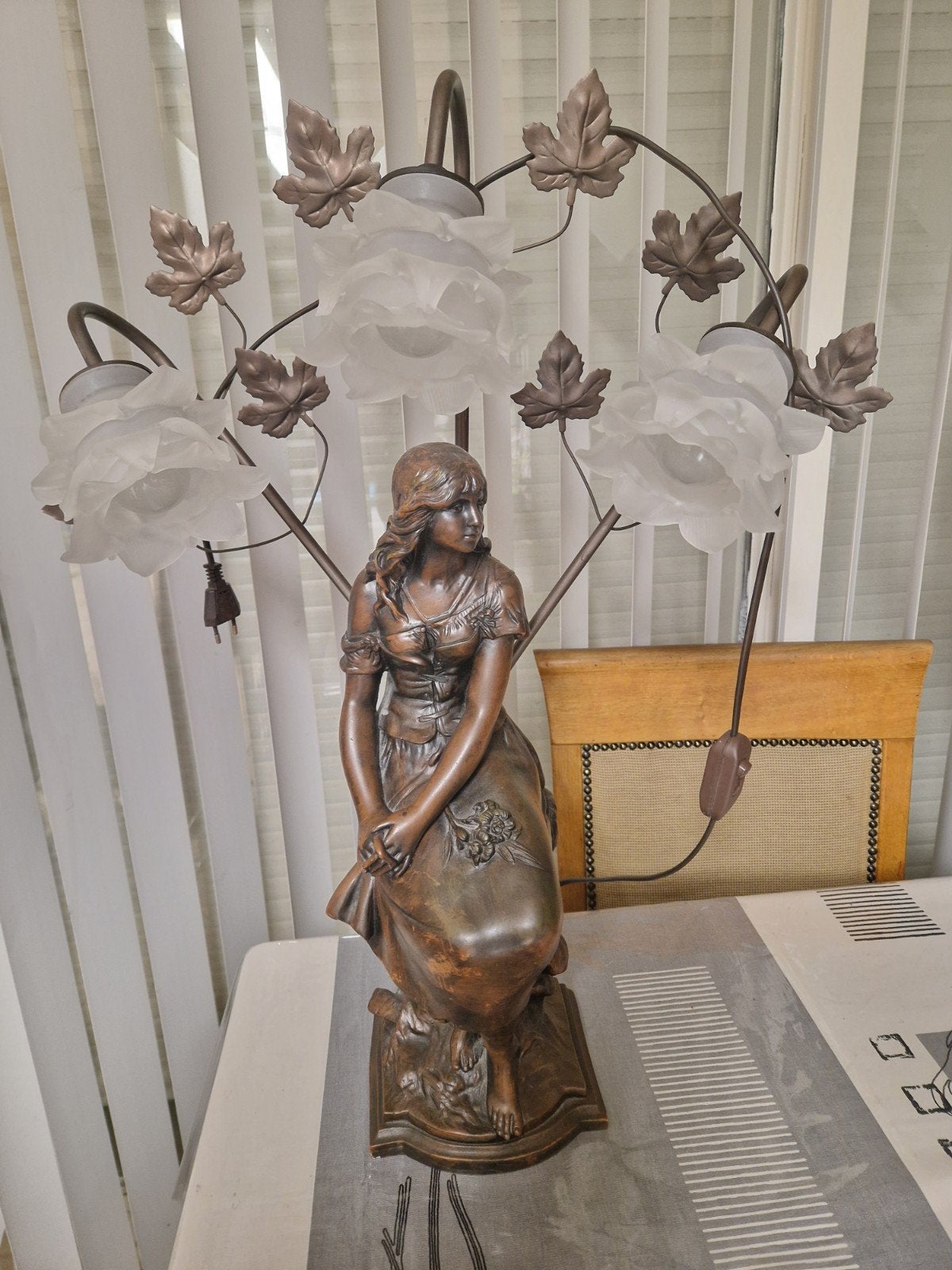 Art nouveau tafellamp zittende vrouw, Zo goed als nieuw, 67 cm, Bruin, Ophalen