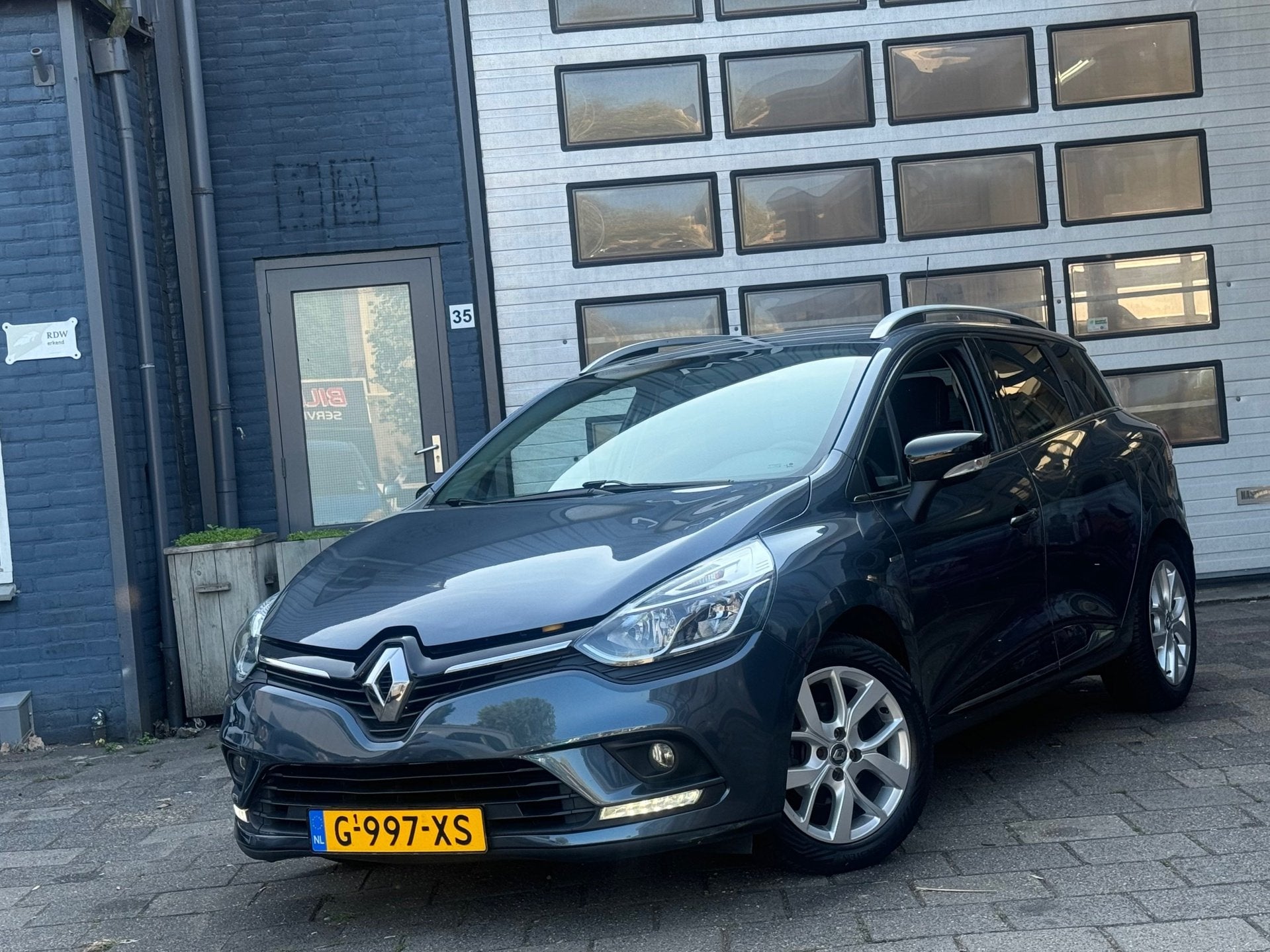 Renault Clio Estate 0.9 TCe Limited | Airco | Navi | Cruise, Voorwielaandrijving, 898 cc, Euro 6, 1098 kg