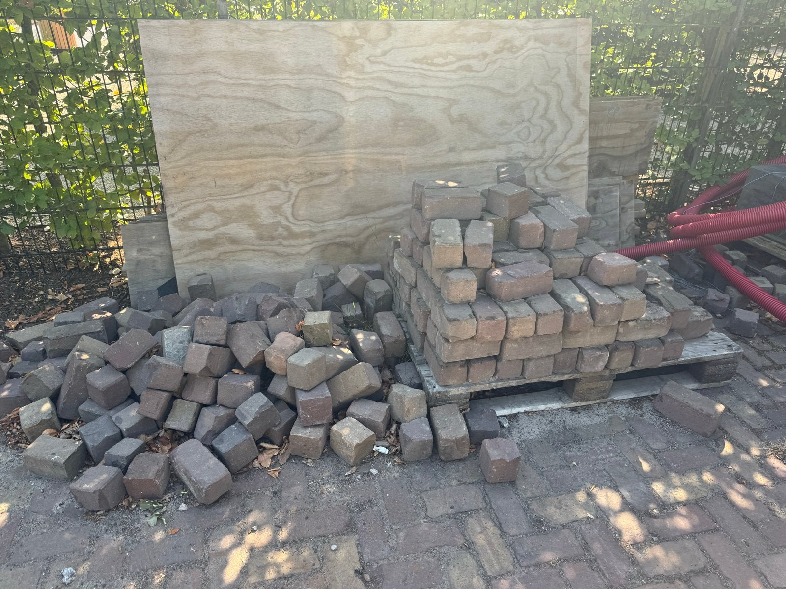 Gebakken klinkers, heel en half, Tuin en Terras, Ophalen, Gebruikt, Keramiek, Klinkers