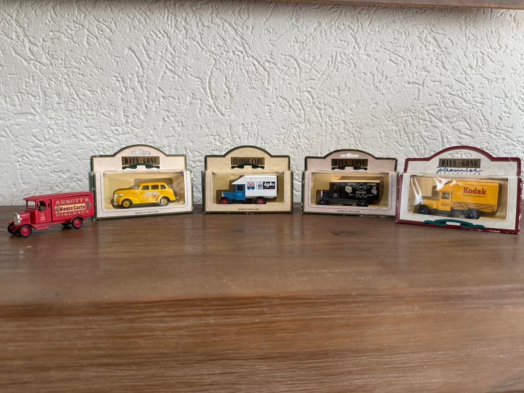 5x Lledo Days Gone/Classic Cars oldtimer wagens – 4x in doos, Ophalen of Verzenden, Auto, Overige merken