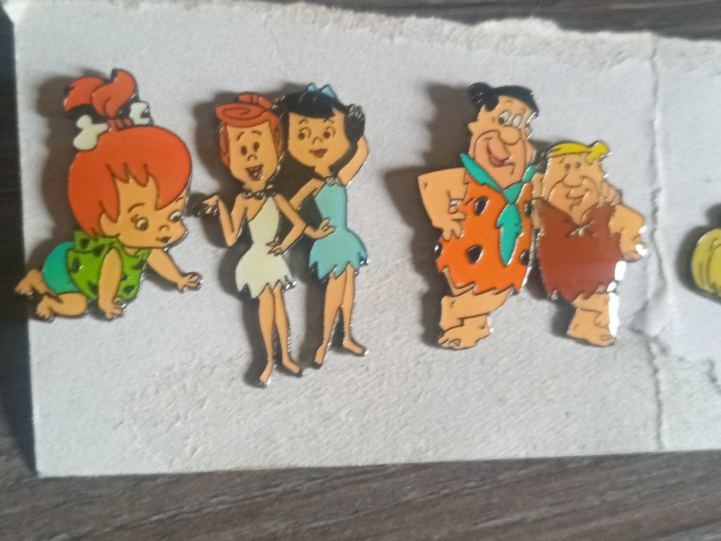 5x The Flintstones speldjes, Verzamelen, Ophalen of Verzenden, Zo goed als nieuw, Figuurtje, Speldje of Pin