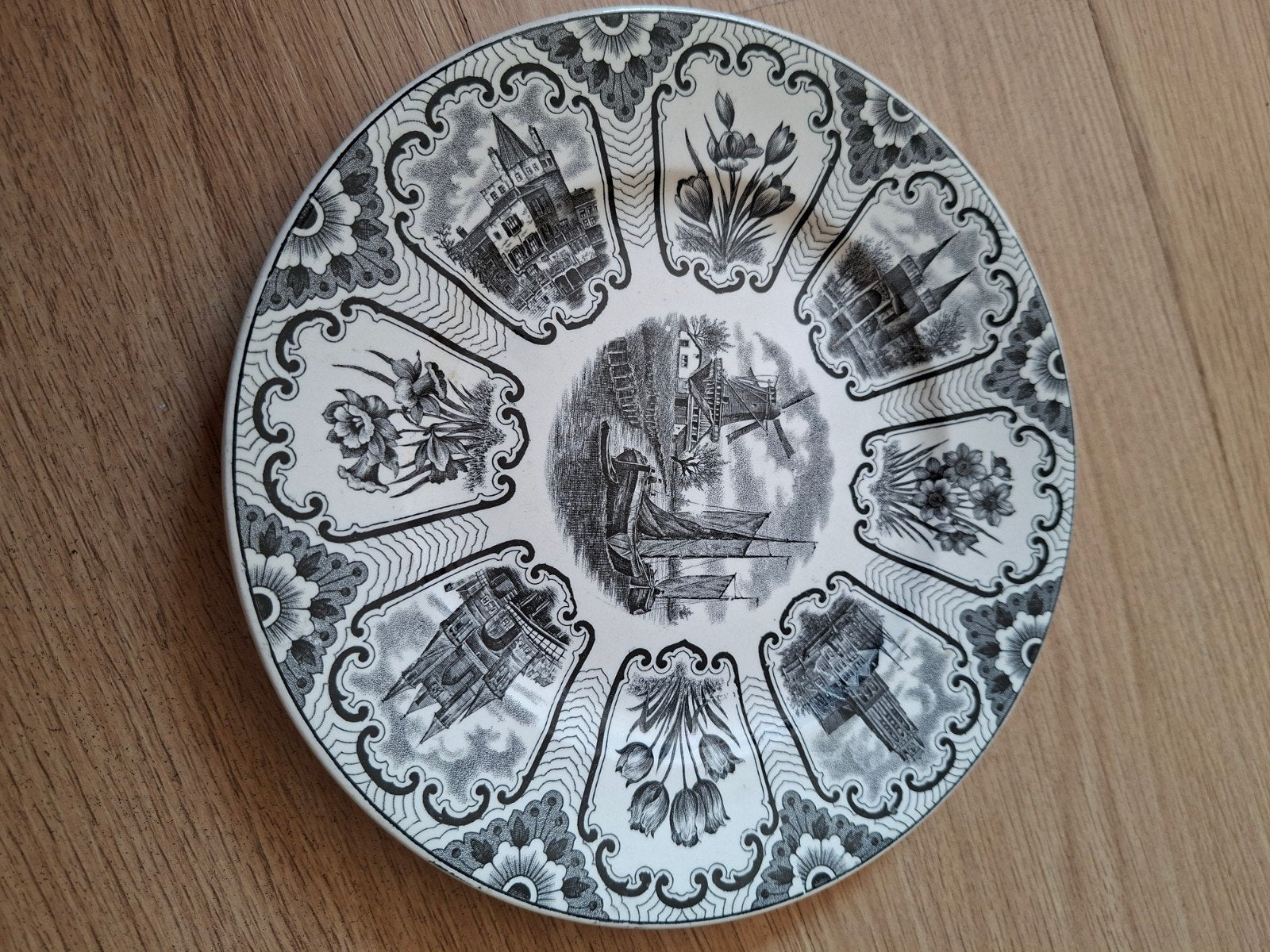 Decoratieve Hollandse wandbord - Zwart-wit tafereel, Ophalen of Verzenden