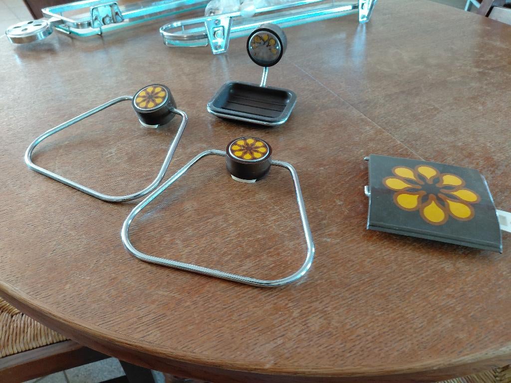 Vintage accessoires voor de badkamer., Ophalen, Gebruikt, Overige kleuren, Overige typen