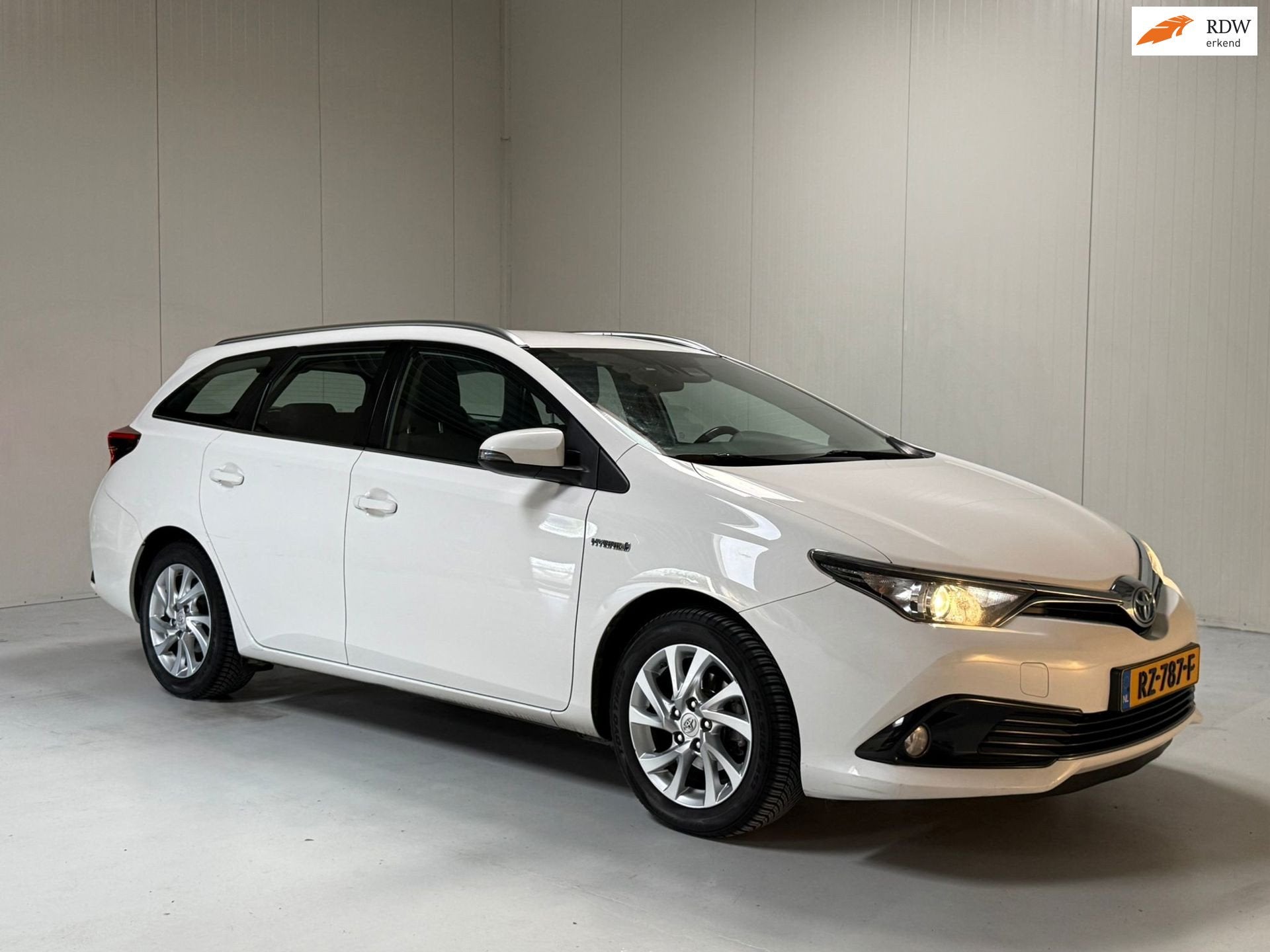 Toyota Auris Touring Sports 1.8 Hybrid Dynamic, 28 km/l, Gebruikt, Euro 6, Wit