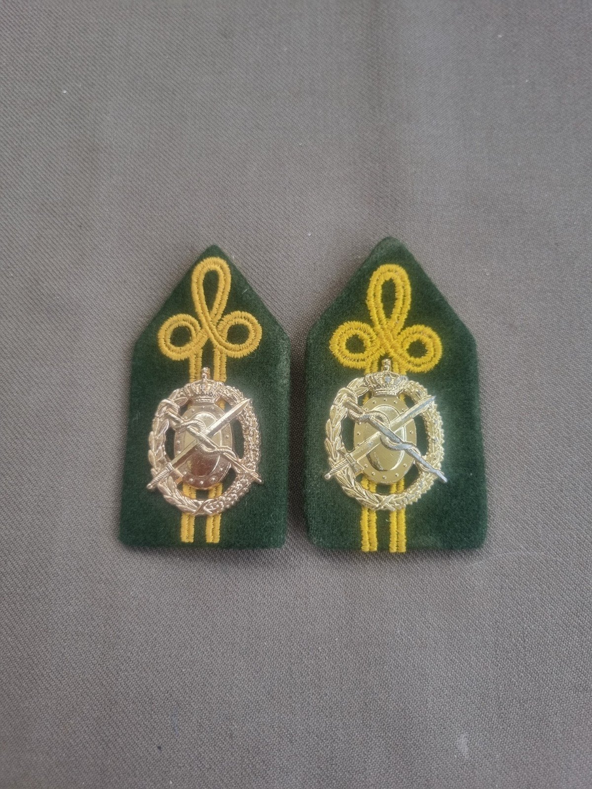kraagspiegels opl KMS geneeskundige dienst, Verzamelen, Ophalen of Verzenden, Landmacht, Nederland, Embleem of Badge