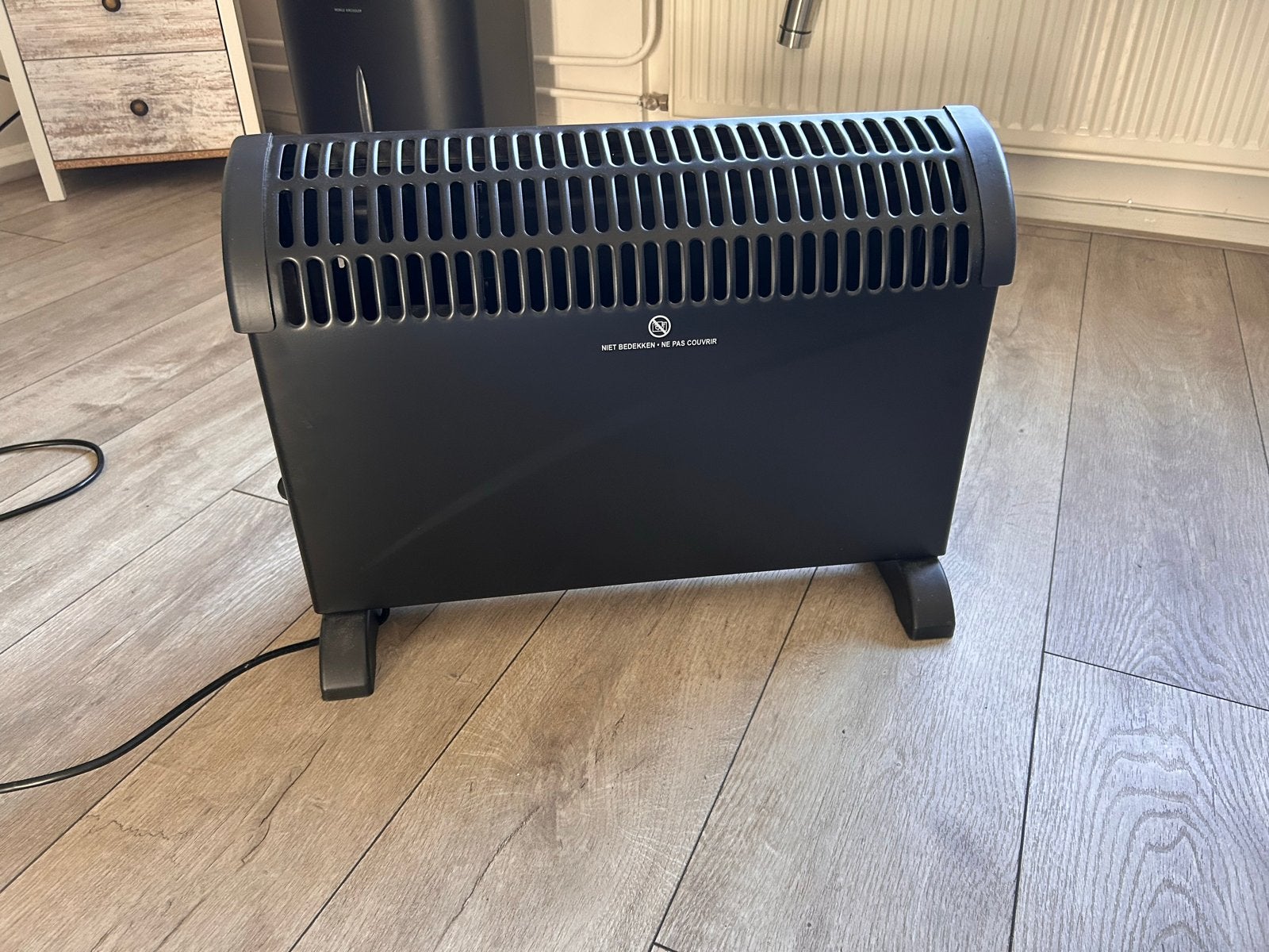 Elektrische kachel 2000W met thermostaat en ventilator, Doe-het-zelf en Verbouw, Verwarming en Radiatoren, Ophalen, 30 tot 80 cm