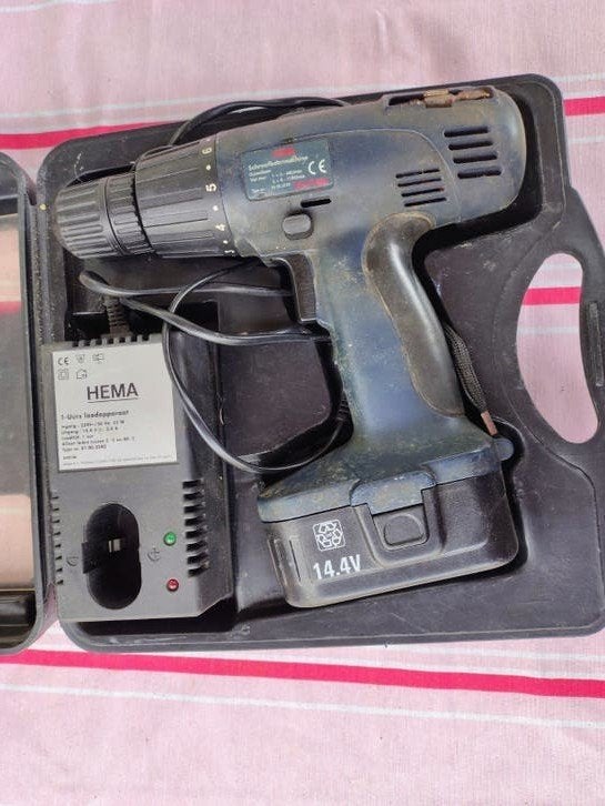 Hema 14.4V Boor- en Schroefmachine met lader en koffer, Gebruikt, Variabele snelheid, Ophalen of Verzenden, Boor- en Schroefmachine