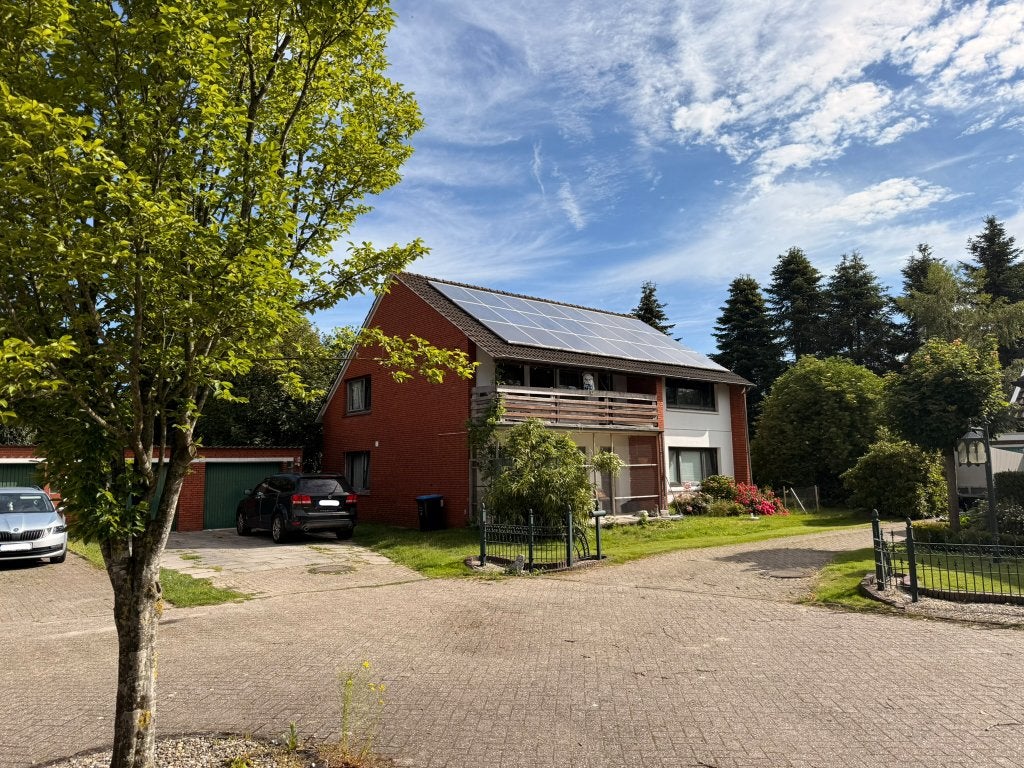 Verhuurd tweegezinswoning met dubbele garage en zonnepanelen, Huizen en Kamers, Moormerland, Dorp, Woonhuis, 165 m²