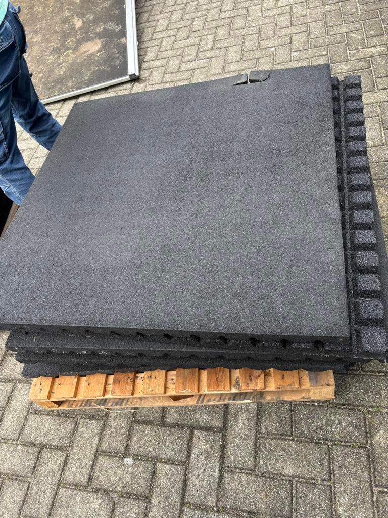 10 m2 rubberen stal mat matten 1x1 x 4 cm beschadigd snijmat, Rubberen matten, Rest stukken, 4 cm dik