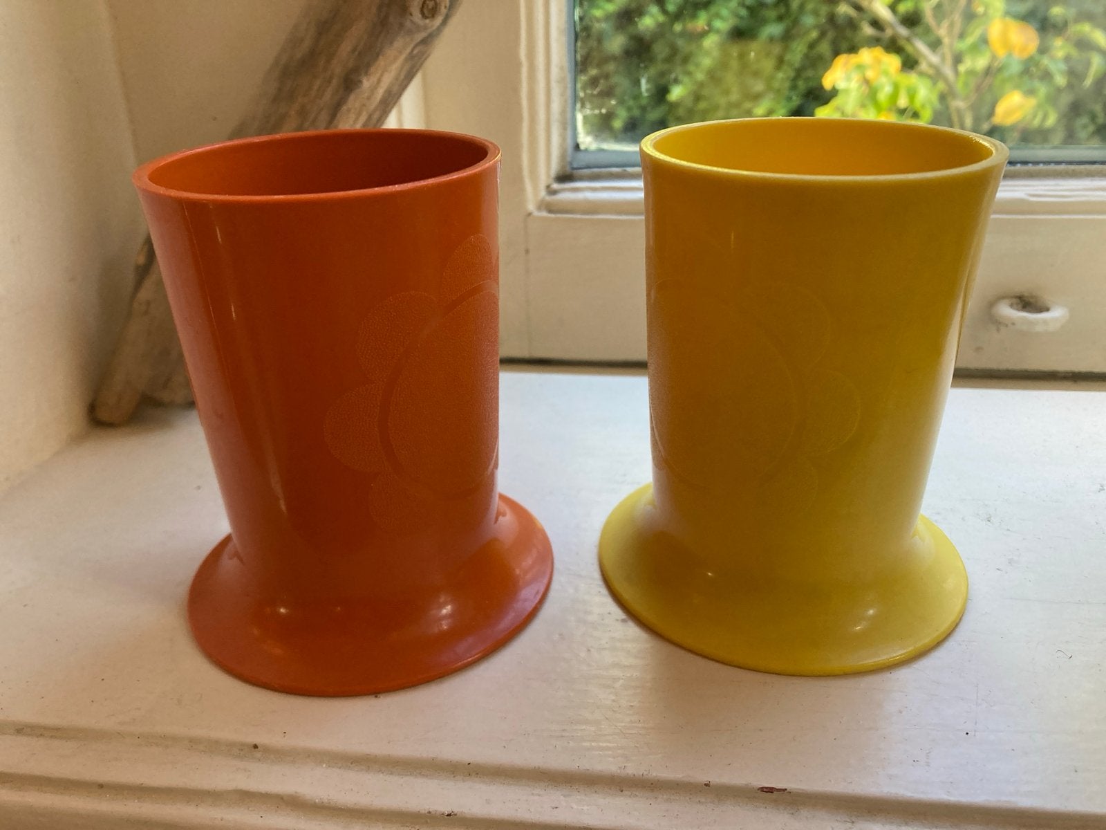 Retro Set van 2 Tupperware bekers - Oranje en Geel, Gebruikt, Beker of Kan, Oranje, Ophalen of Verzenden