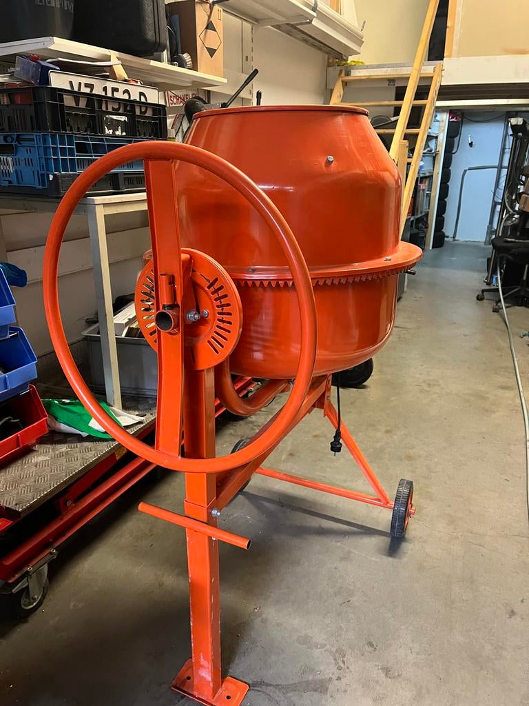 HBM 140 Liter Betonmolen - Zo goed als nieuw, Doe-het-zelf en Verbouw, Betonmolens, Ophalen of Verzenden, Zo goed als nieuw