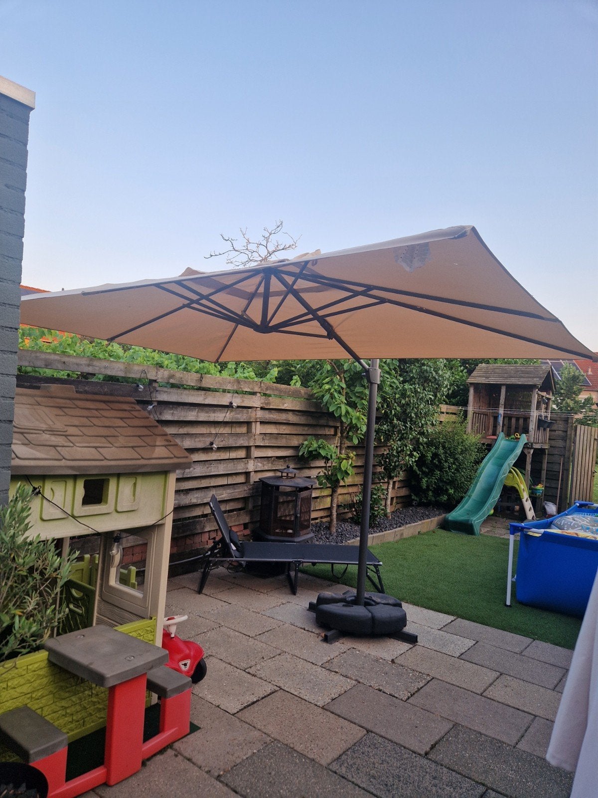 Grote zweefparasol zandkleur, Tuin en Terras, Parasols, Ophalen, Zweefparasol, Kantelbaar