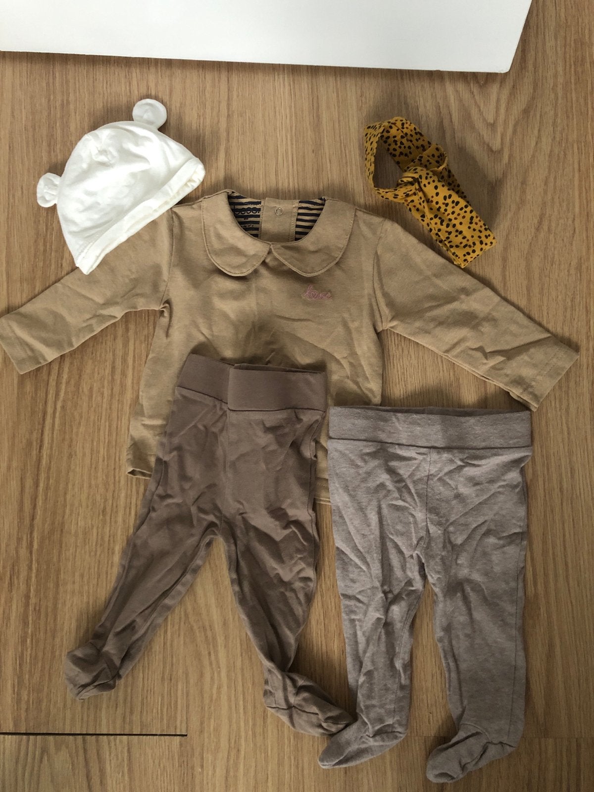 Schattig babykledingsetje met mutsje en haarband, Kinderen en Baby's, Ophalen of Verzenden, Gebruikt, Overige maten