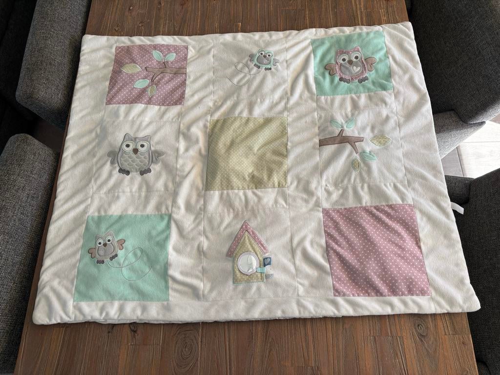 Grote Tiamo uil collectie: boxkleed, mobiel en rammelaars, Ophalen, Gebruikt, Speelkleed
