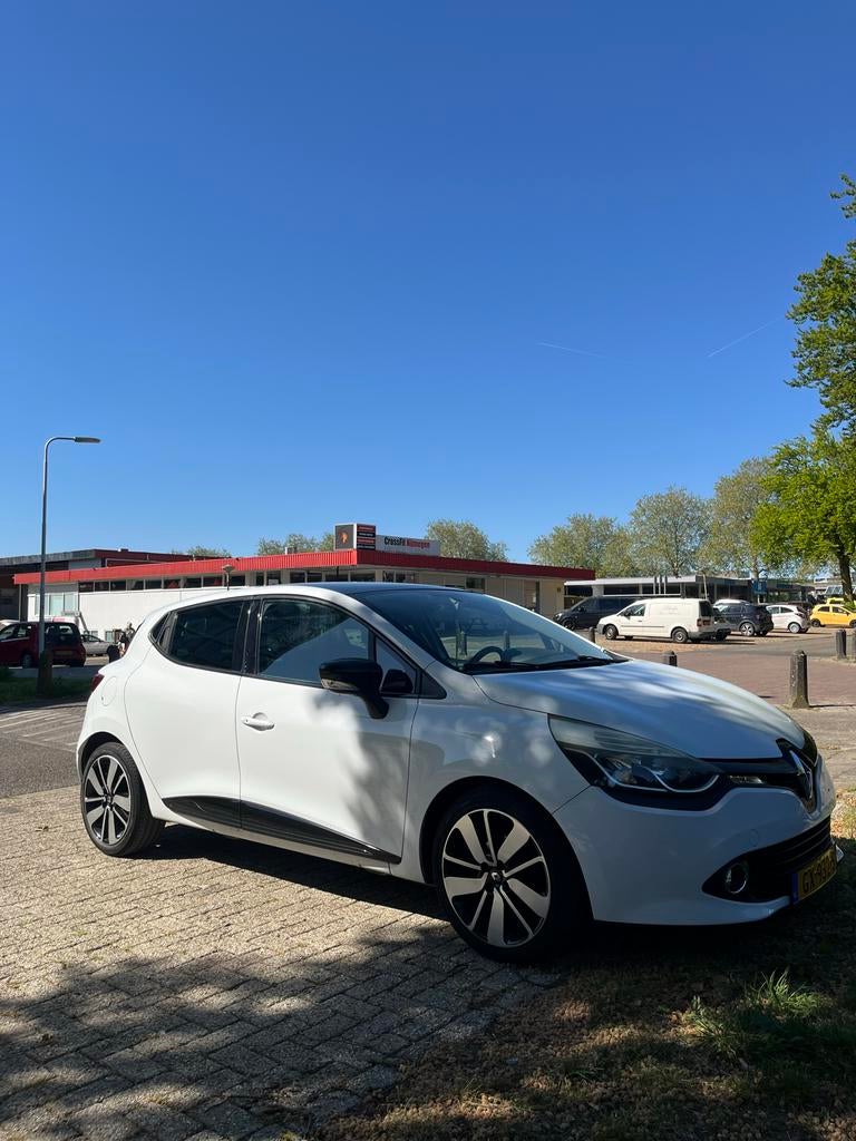 Renault Clio 0.9 TCE 90 5D ECO 2013 Wit, Auto's, Voorwielaandrijving, 898 cc, 40 €/maand, 540 kg
