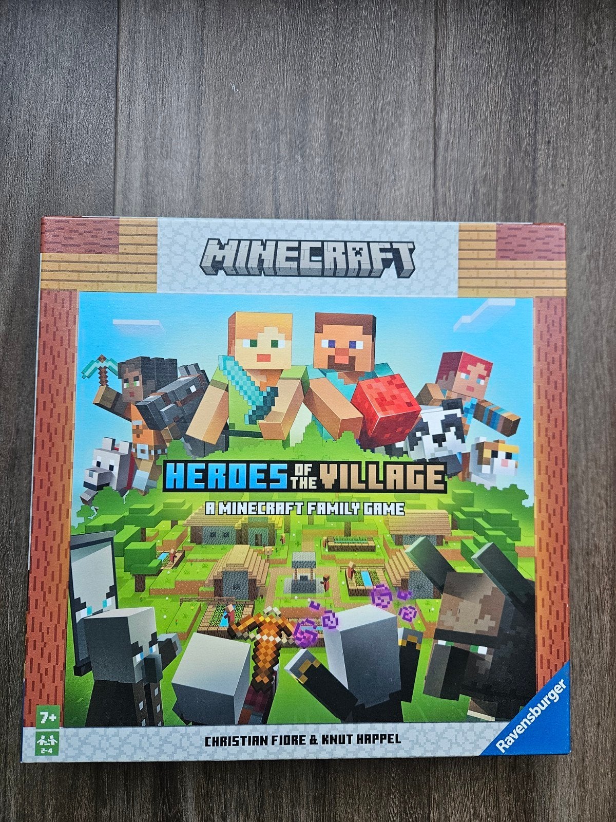 Minecraft Heroes of the Village Bordspel Ravensburger, Drie of vier spelers, Ophalen of Verzenden, Zo goed als nieuw, Ravensburger