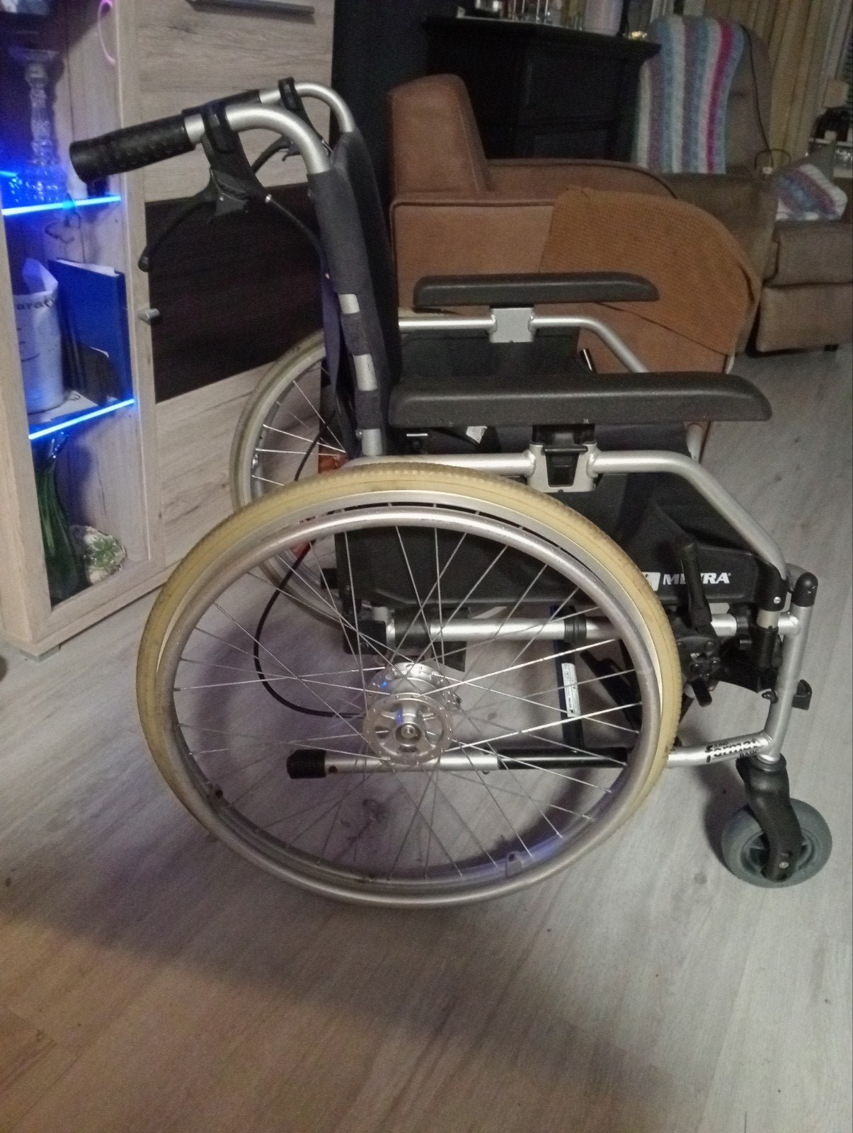 Rolstoel/Meyra /Zilvergrijs/, Ophalen, Inklapbaar, Zo goed als nieuw, Handbewogen rolstoel
