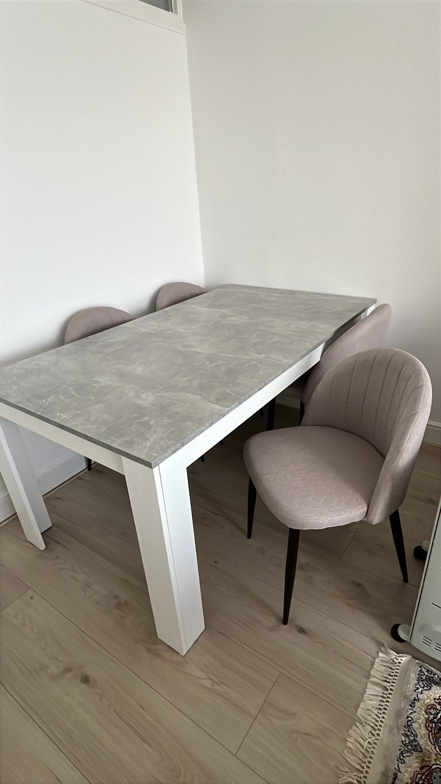De kleur is grijs. De grote maat is 160 en de kleine 100., Ophalen, Eikenhout, 50 tot 100 cm, Zo goed als nieuw
