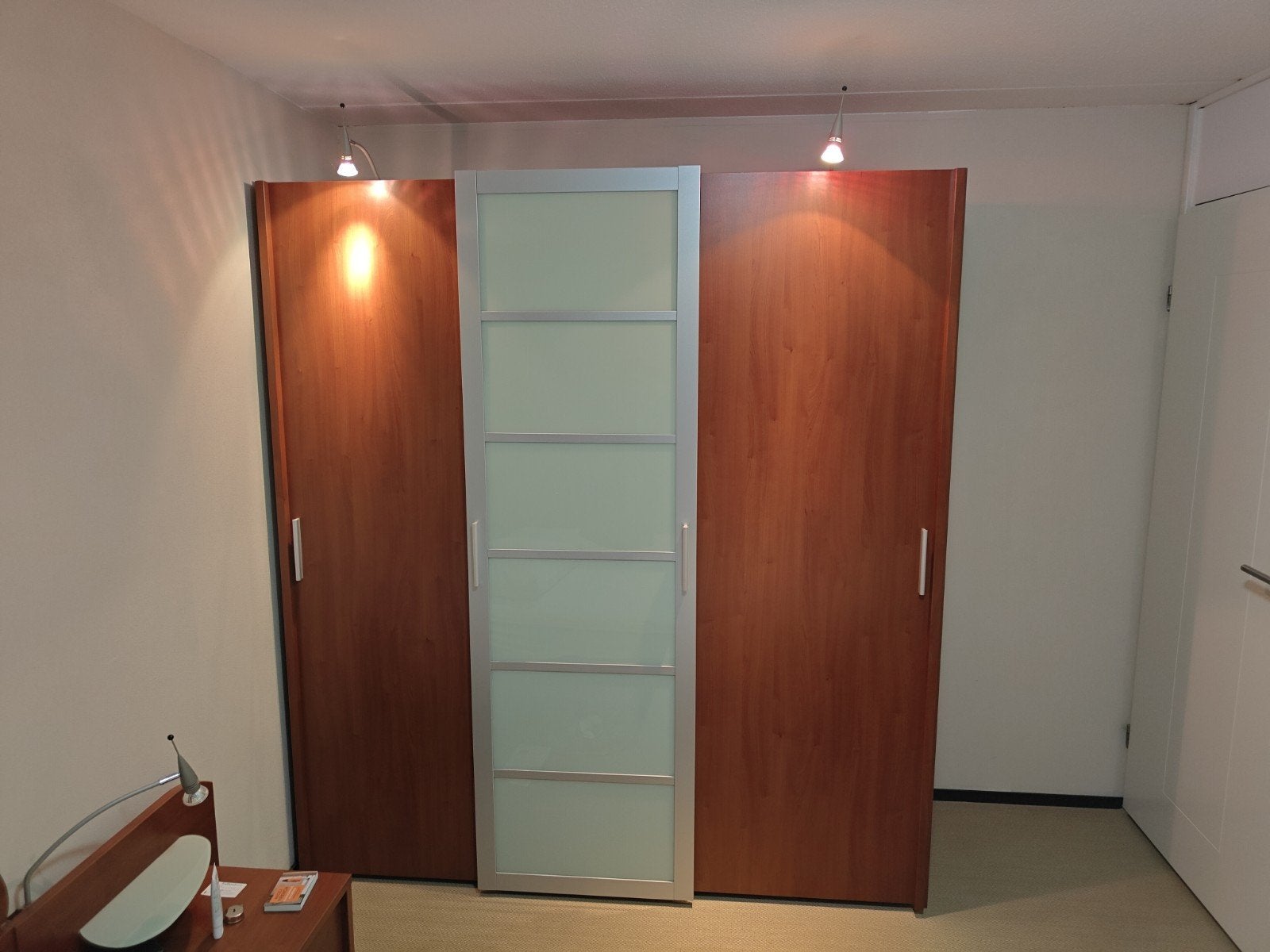 Ruime kledingkast met soepele schuifdeuren, Ophalen, Met deur(en), Gebruikt, 200 cm of meer