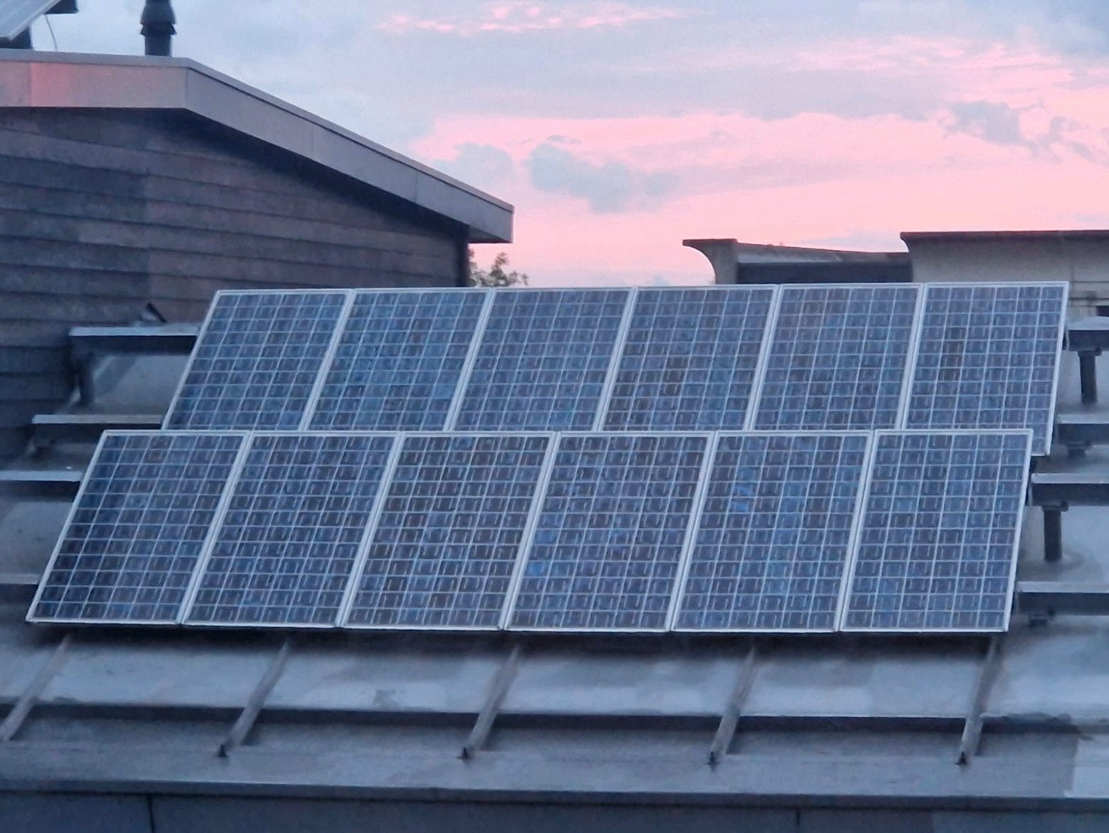 Gratis 1200wp zonnesysteem, 12 panelen + omvormer, Ophalen, Gebruikt