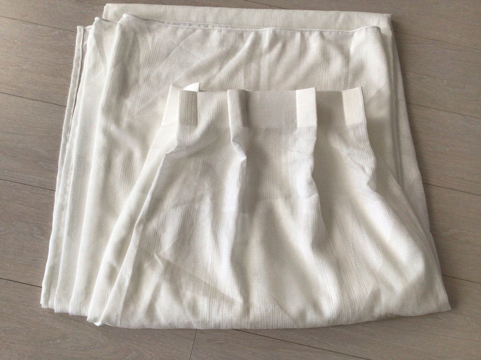2x Schitterend Mooie Inbetween Gordijnen, Huis en Inrichting, Ophalen, Wit, Nieuw, Polyester