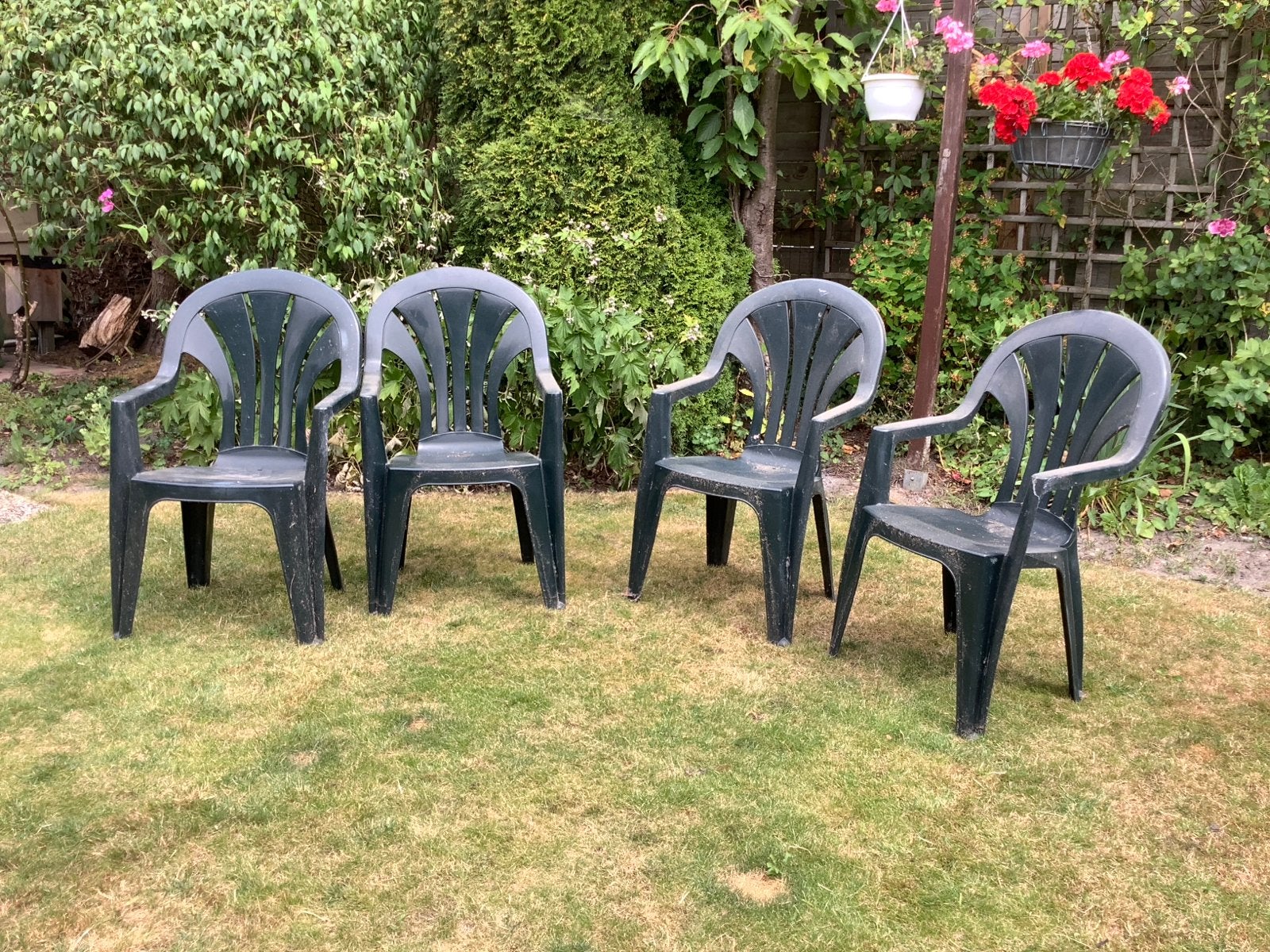 4 donkergroene tuinstoelen van kunststof tot5/8 gratis, Ophalen, Gebruikt, Kunststof