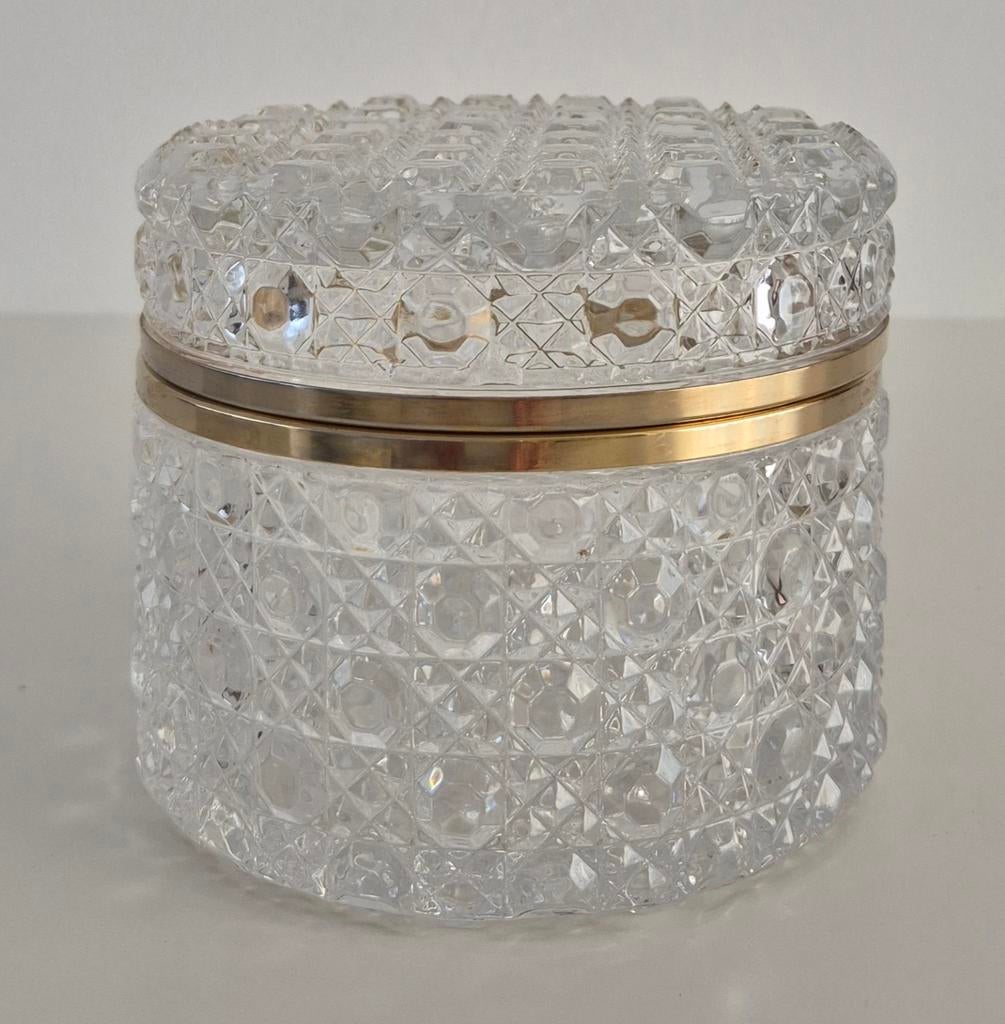 Vintage geslepen glas kristal sieradendoos met messing rand, Antiek en Kunst, Ophalen of Verzenden