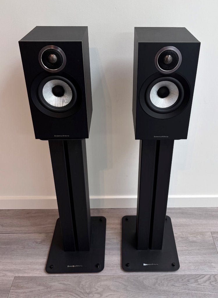 Bowers & Wilkins 607 S3 - Luidsprekers, Inclusief standaarden, Ophalen of Verzenden, Zo goed als nieuw, Bowers & Wilkins (B&W)