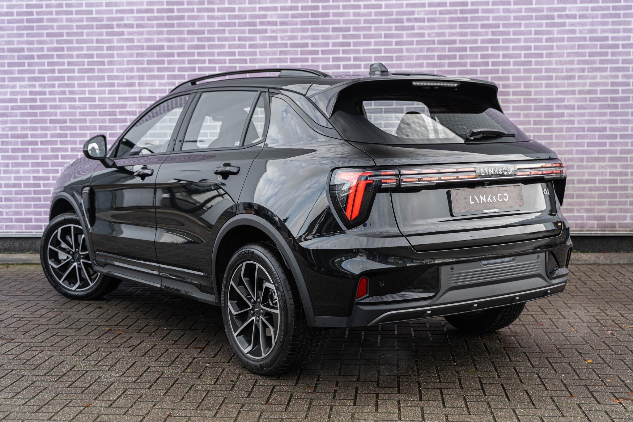 Lynk & Co 01 Plug-in Hybrid 1.5 Core PHEV | Nieuw Model | Ad, 4 cilinders, Alcantara, Zwart, Bedrijf
