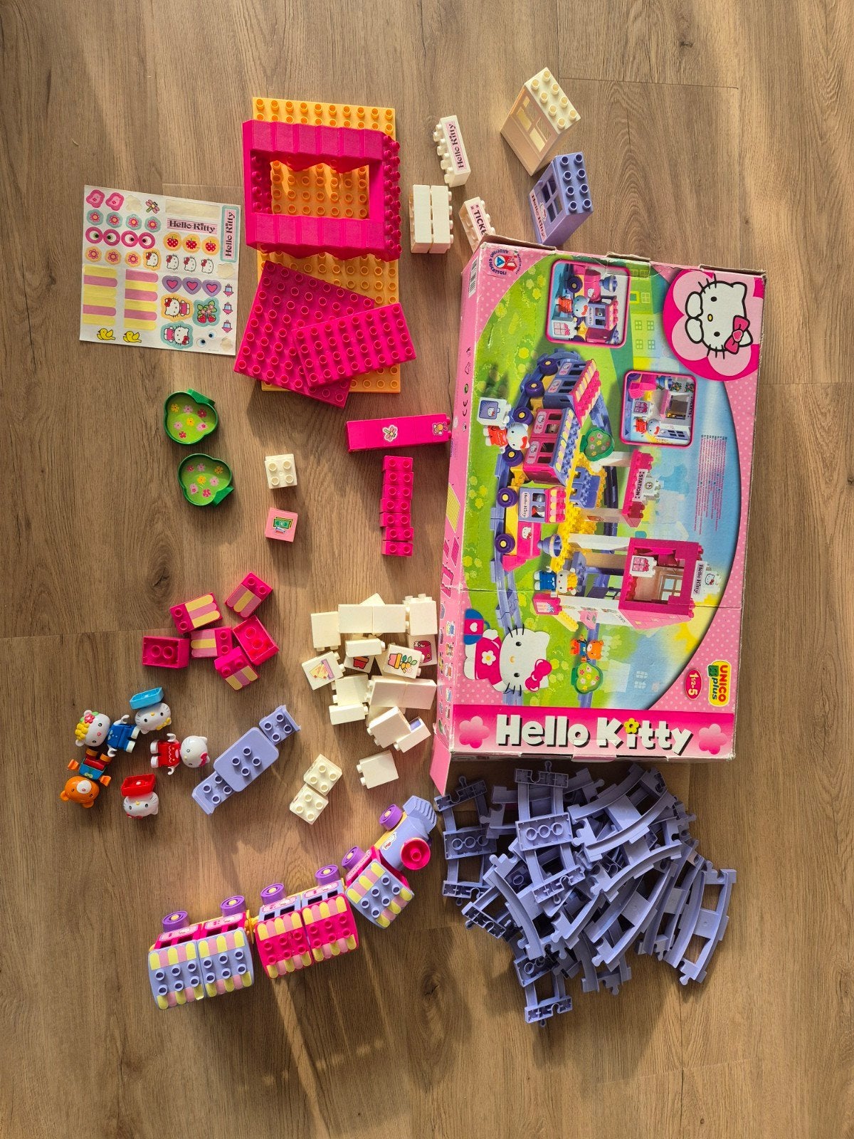Grote Hello Kitty Unico Duplo Verzameling met Treinbaan