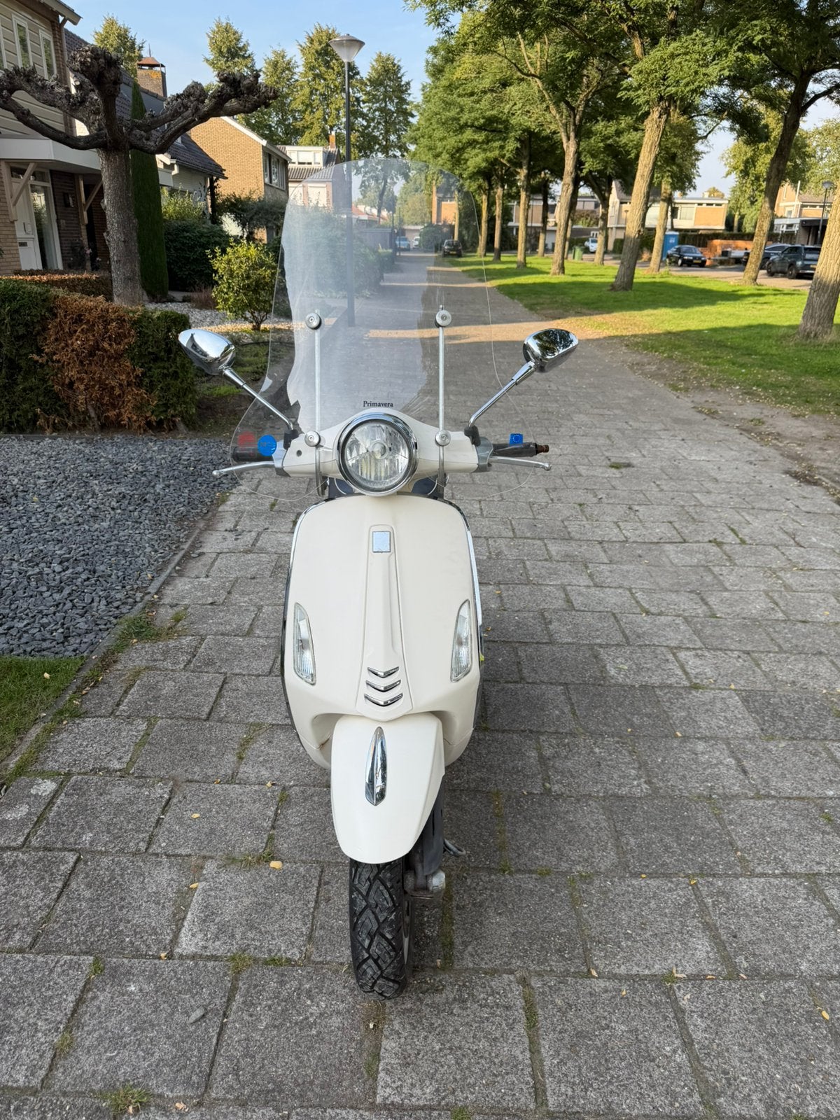 Vespa Primavera Wit - Goed Onderhouden, Fietsen en Brommers, Ophalen, Overige modellen, Zo goed als nieuw, Benzine