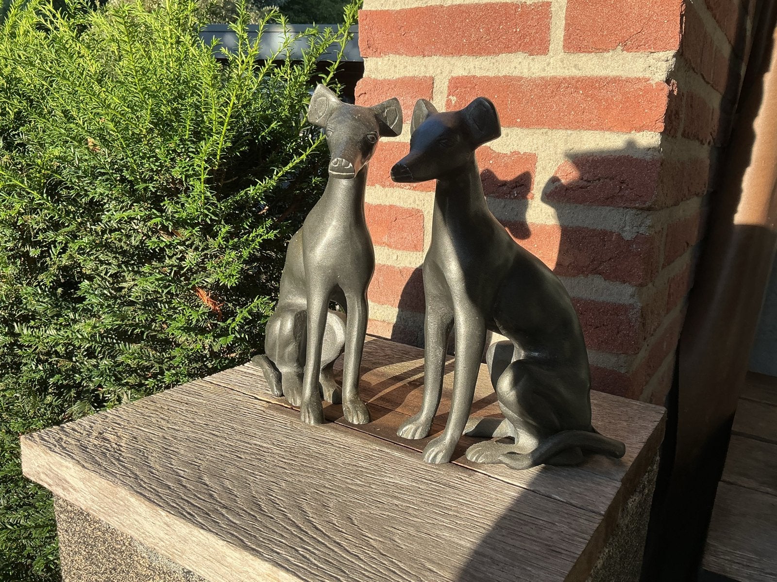 Set van 2 Italiaanse windhond beelden, metaal, Ophalen of Verzenden, Zo goed als nieuw, Grijs, Metaal