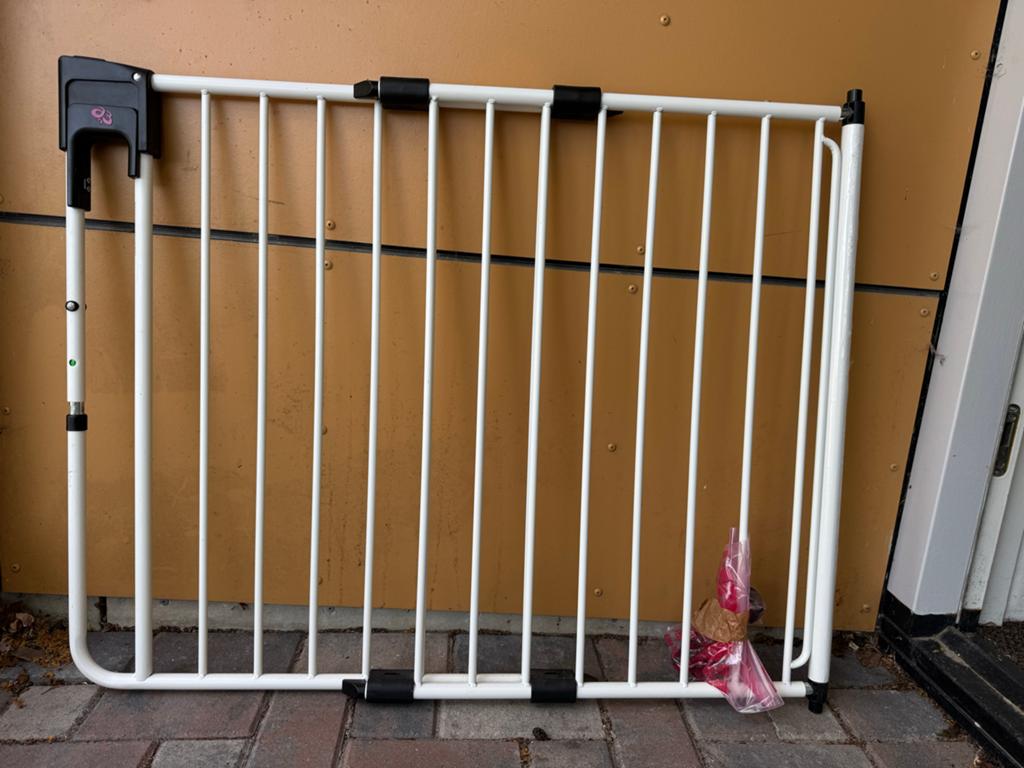 2 stuks A3 metalen traphekjes + montageplaat voor open trap, Kinderen en Baby's, Traphekjes, Ophalen, Gebruikt, Klemhekje, Metaal of IJzer