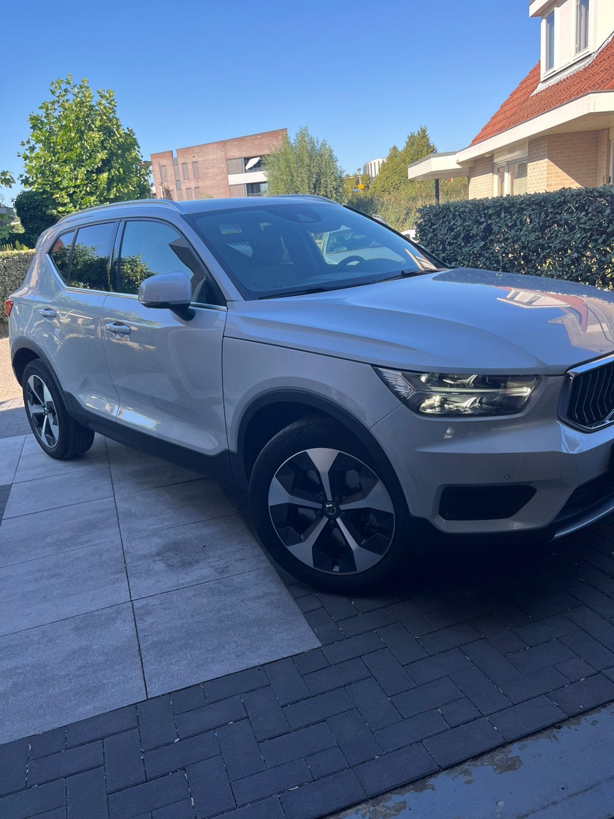 Volvo XC40 T5 Twin Engine 262pk Geartronic 2022 Grijs 19inch, Auto's, Stof, 1800 kg, 179 pk, Plug-in hybride