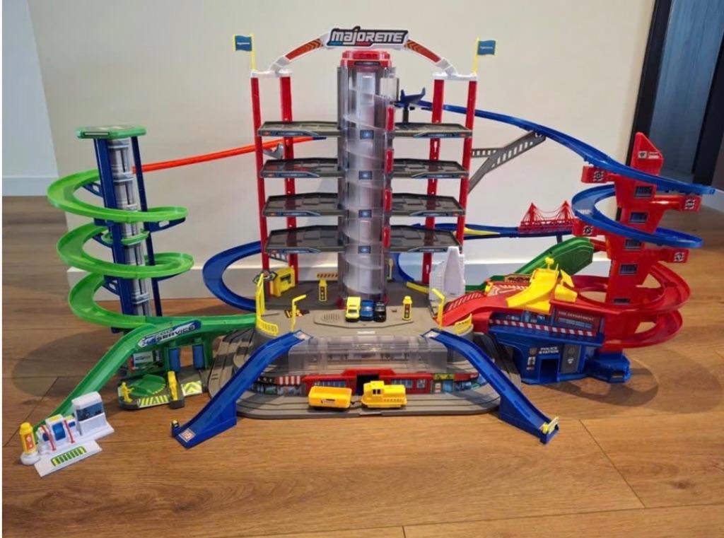 Majorette Super City Garage, Kinderen en Baby's, Speelgoed | Racebanen, Racebaan, Zelf te bouwen, Zo goed als nieuw, Handmatig
