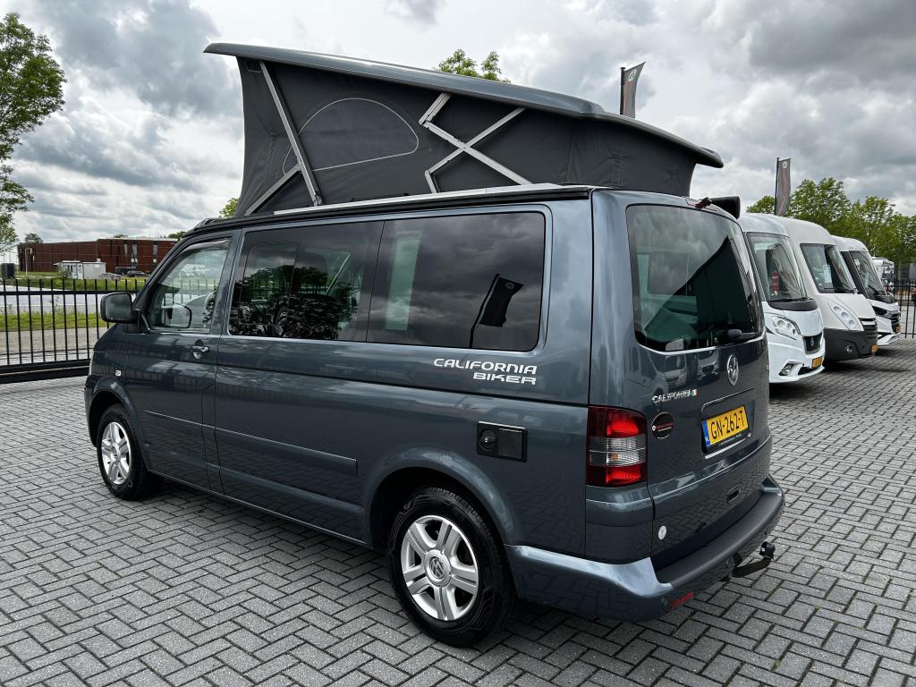 VW T5 California Buscamper Biker uitvoering/4.7m/2009/Euro-4, Buscamper of Camperbus, Volkswagen, Bedrijf, 4 tot 5 meter