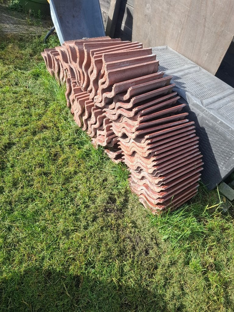 Dakpannen gratis, Doe-het-zelf en Verbouw, Ophalen, Overige materialen, Dakpannen, Rood