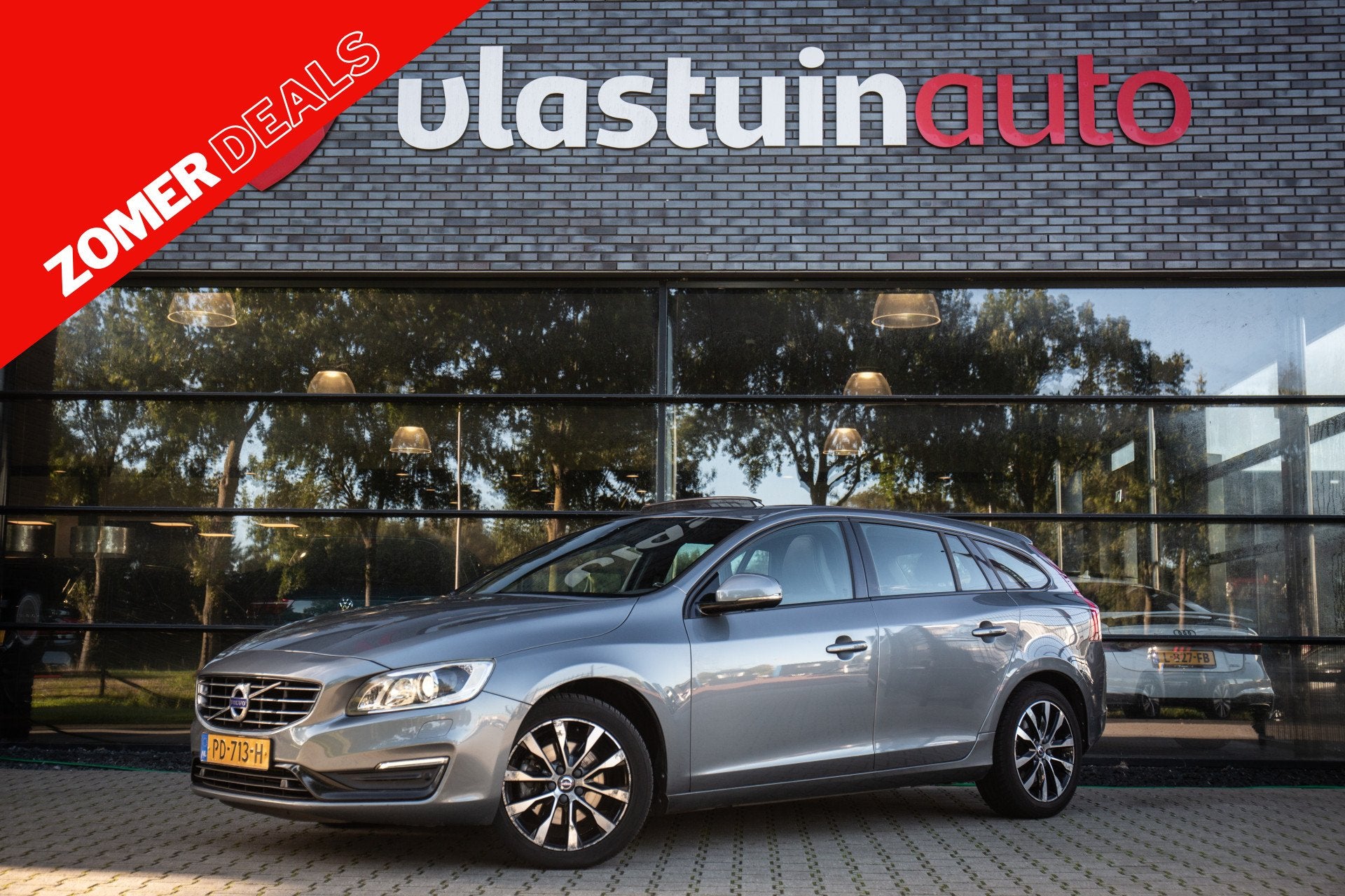 Volvo V60 2.0 T4 Polar+ Dynamic , Trekhaak, Panoramadak, Led, Auto's, Gebruikt, 1969 cc, 1600 kg, Automatische klimaatregeling