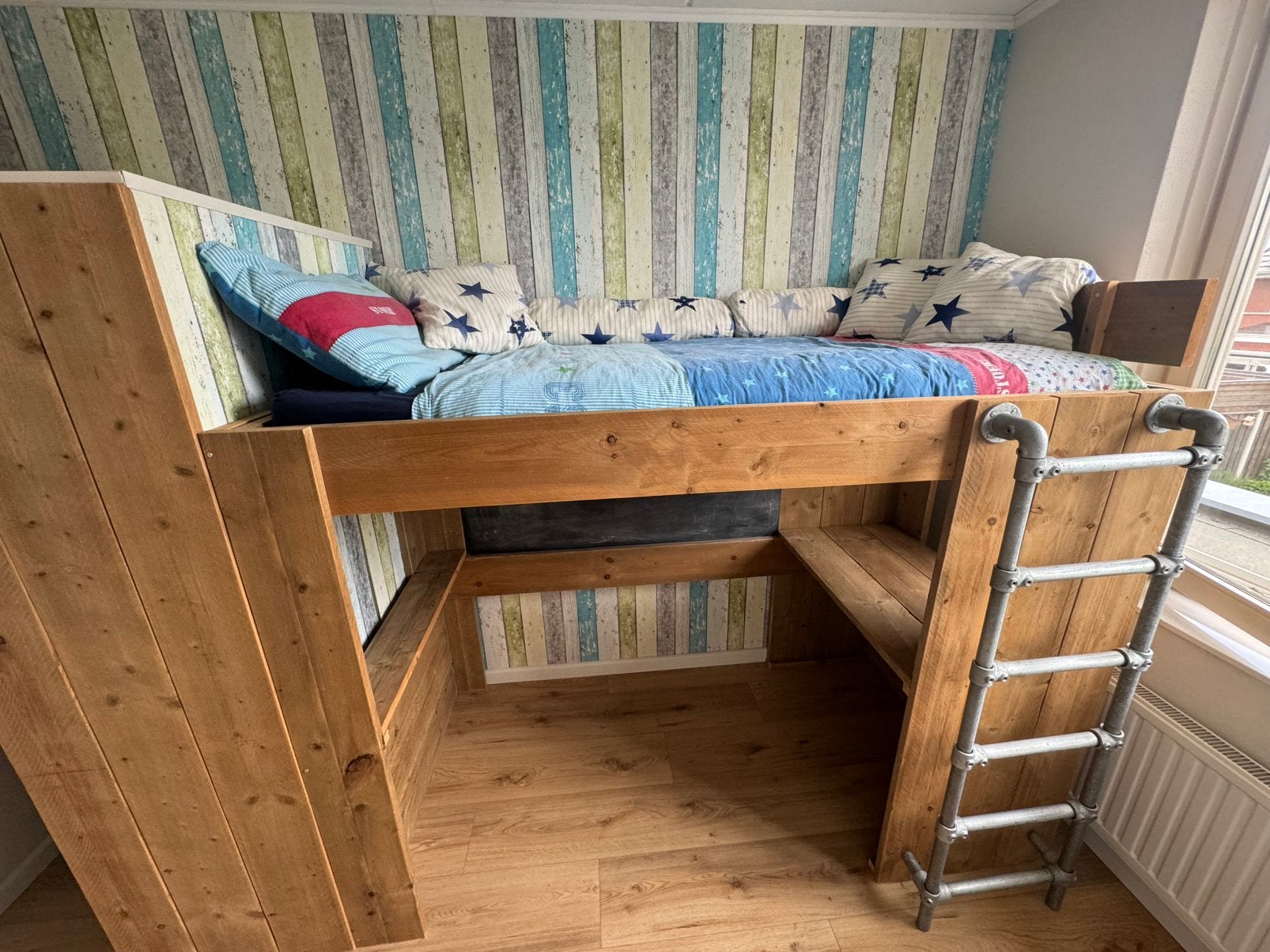Stoere Steiger houten hoogslaper. Met stijgerpijp trap, Kinderen en Baby's, Kinderkamer | Stapelbedden en Hoogslapers, Ophalen
