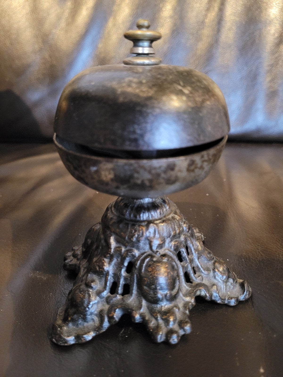 Antieke Tafelbel - Decoratieve Metalen Bel, Ophalen of Verzenden