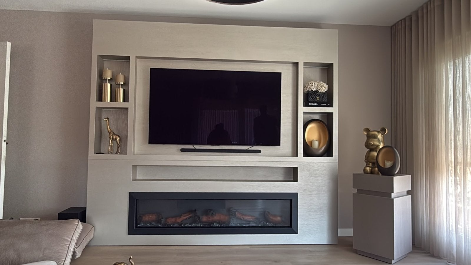 Beige Cinewall met haard.! lees de tekst eerst aub., Ophalen, 200 cm of meer, 150 tot 200 cm, Zo goed als nieuw