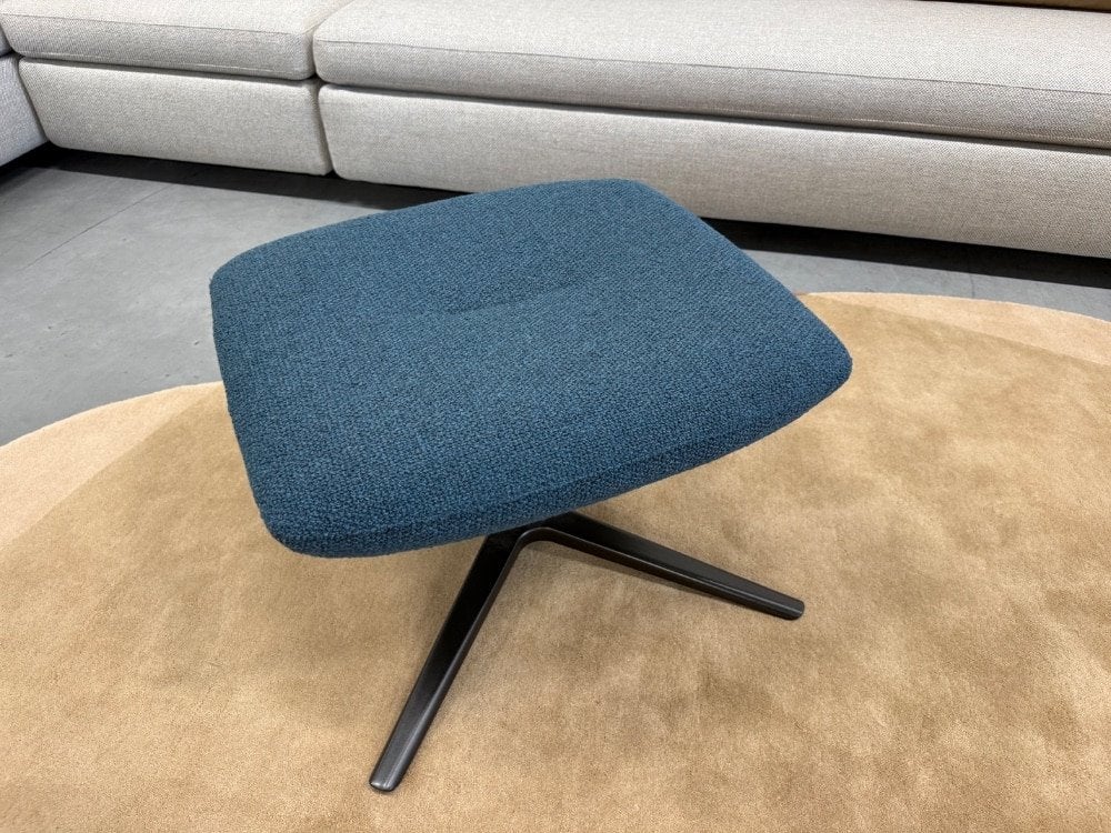 Nieuw Leolux Lloyd Voetenbank blauw stof design poef, Huis en Inrichting, Leolux, Info@leolux.nl, 50 tot 75 cm, Nieuw