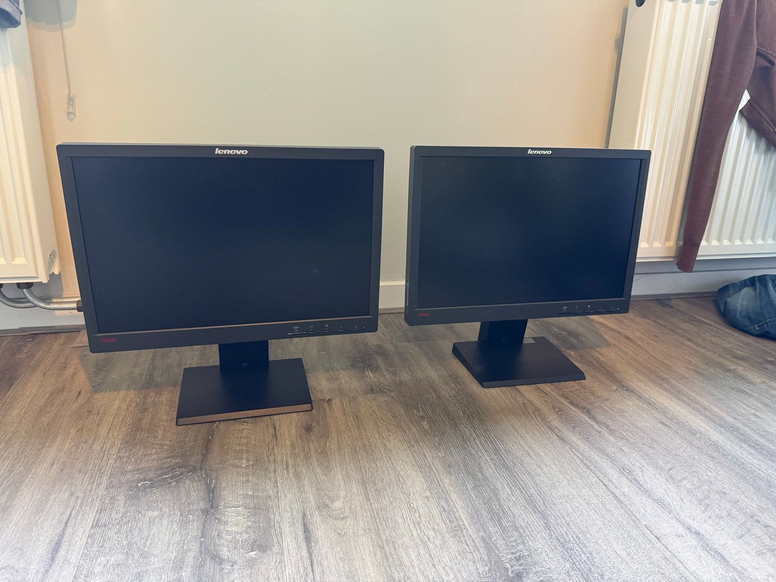 2x Lenovo ThinkVision monitor + ThinkPad docking station, Computers en Software, Ophalen of Verzenden, Zo goed als nieuw, VGA