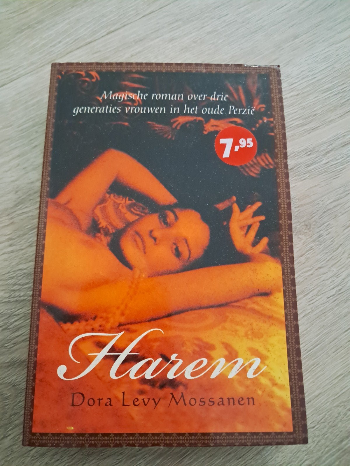 V: Harem - Magische roman over drie generaties vrouwen, Boeken, Ophalen of Verzenden, Gelezen, Dora Levy Mossanen, Wereld overig